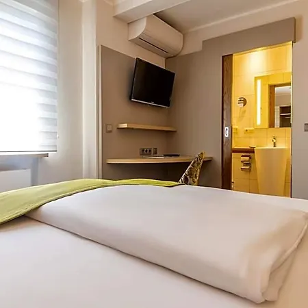 Rose Hotel 3*